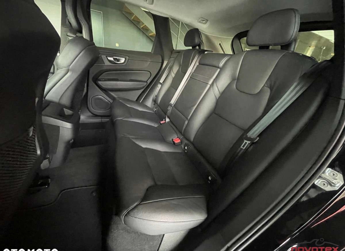 Volvo XC 60 cena 122000 przebieg: 195000, rok produkcji 2017 z Świeradów-Zdrój małe 254